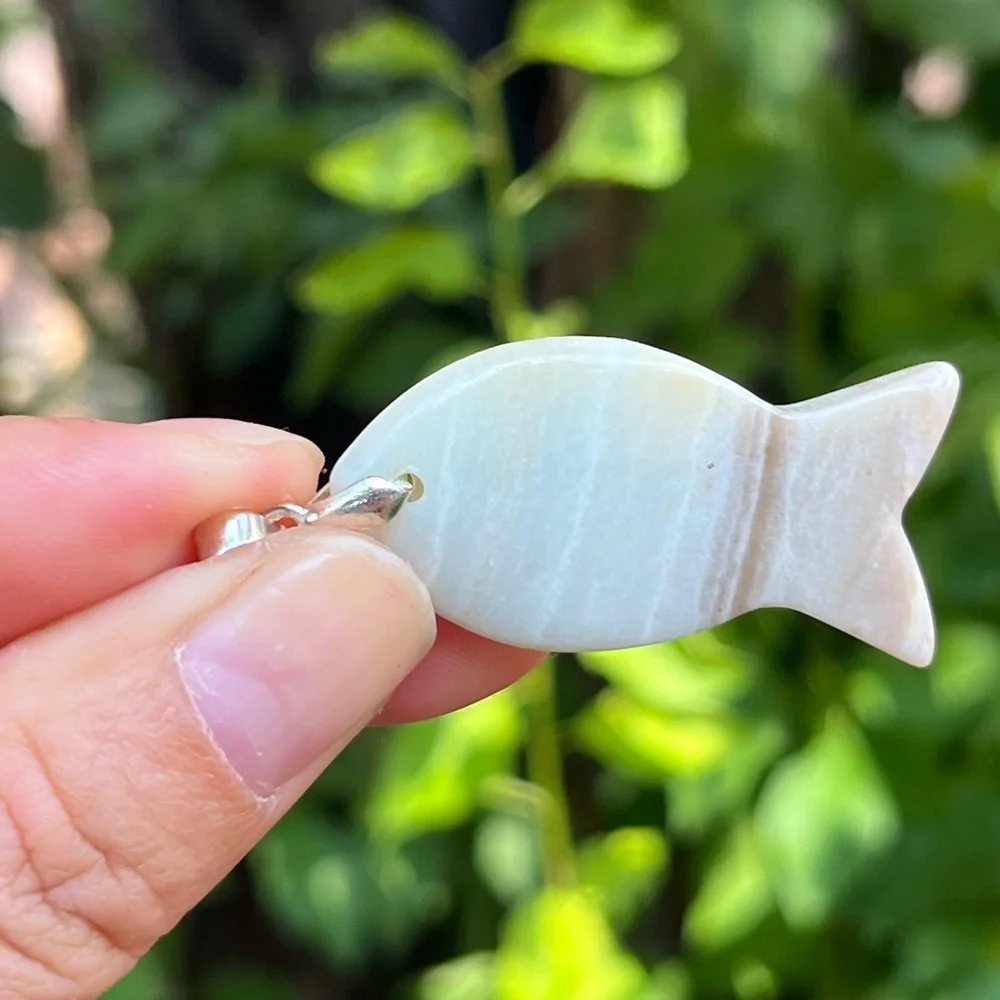 Sterling silver 925 stamped Caribbean calcite‎ fish pendant 1436